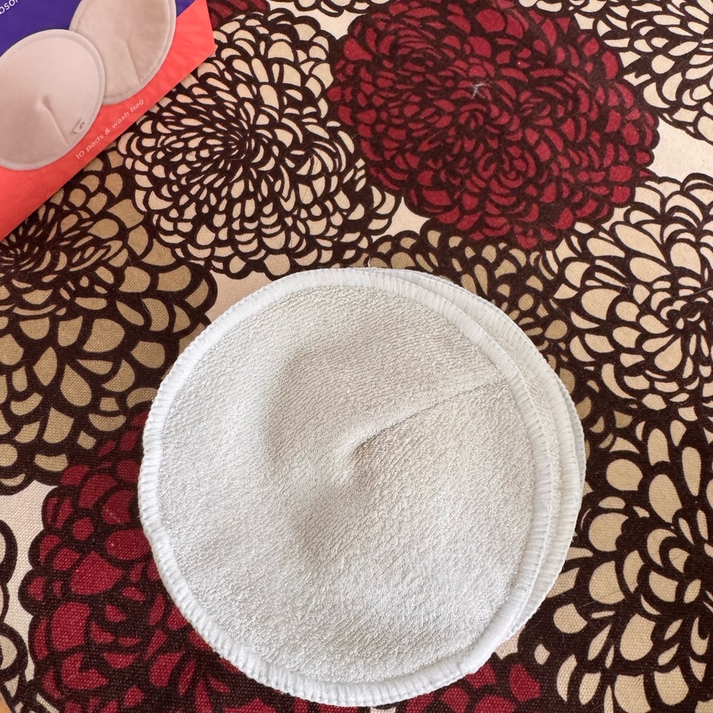 Lansinoh Washable Nursing Pads - Cream and Purple Packaging - Picture 3 of 3